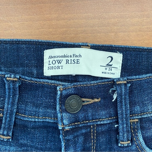 Abercrombie & Fitch Low Rise Distressed Short Size 2/26 - Picture 2 of 6